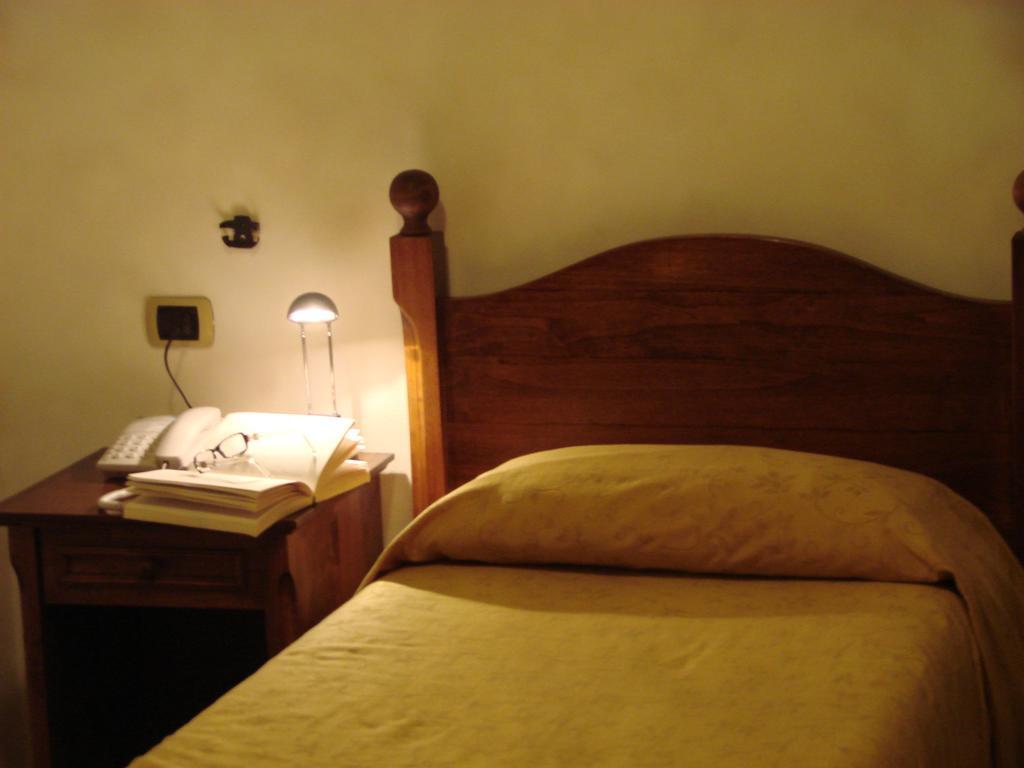 Hotel Palazzo Brunamonti Bevagna Exterior photo
