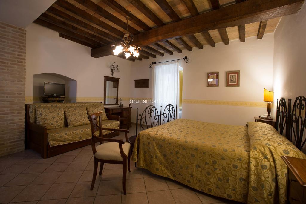 Hotel Palazzo Brunamonti Bevagna Exterior photo